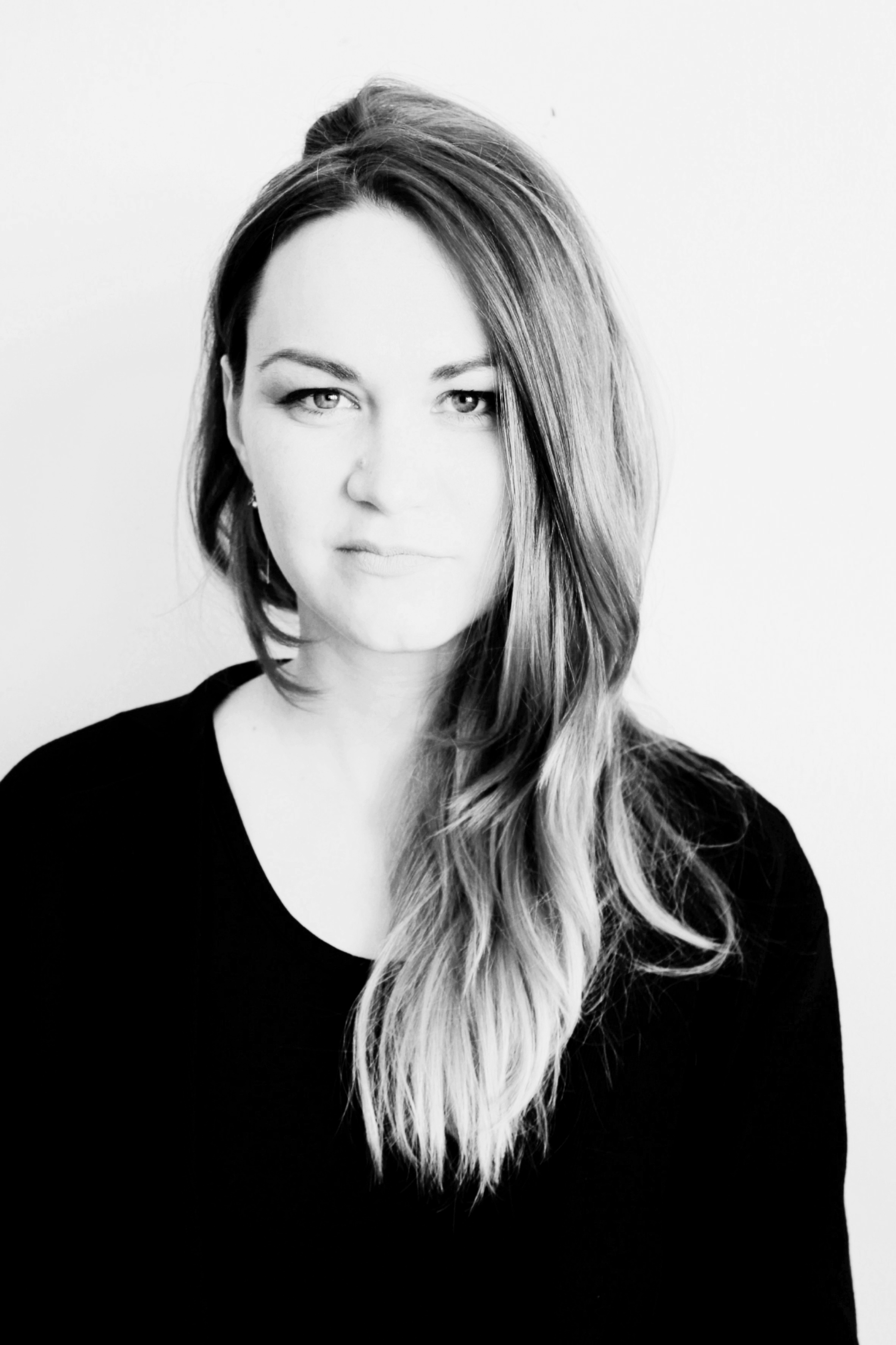Vladlena Chechenina perform